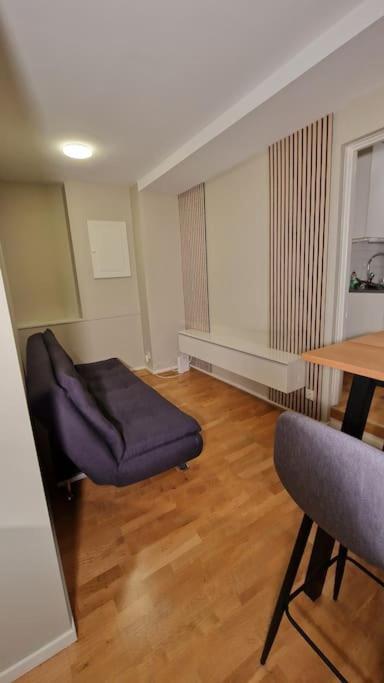 Mysigt Stadsoas: En Modern Laegenhet Med 2 Sovrum *
